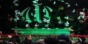 تہران میں آیت اللہ علی خامنہ ای کی آخری رسومات کے موقع پر تابوت