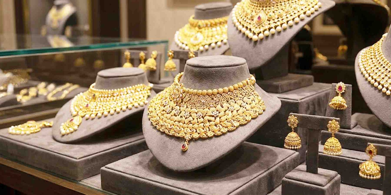 سونے کی قیمت میں بڑی کمی، پاکستانی صرافہ بازار میں گولڈ ریٹ