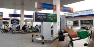 پٹرولیم مصنوعات کی قیمتوں کا نیا طریقہ کار: حکومت کا روزانہ قیمتوں کے تعین پر غور