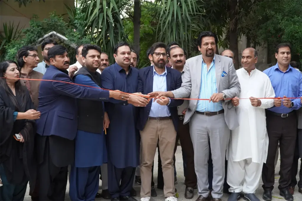 راولپنڈی پریس کلب میں صاف پانی کا برسوں پرانا مسئلہ حل، سرپرستِ اعلیٰ رئیس الاخبار شاہنواز خان کی کوششیں رنگ لے آئیں 1 راولپنڈی پریس کلب میں صاف پانی کی فراہمی کے منصوبے کی افتتاحی تقریب