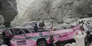ژوب بس حادثہ: بریک فیل ہونے سے مسافر بس کھائی میں جاگری، 40 افراد جاں بحق