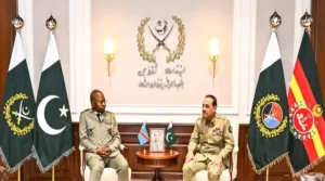 کانگو کے چیف آف ڈیفنس آرمڈ فورسز کی فیلڈ مارشل سے ملاقات، پاک کانگو دفاعی تعاون مزید مضبوط بنانے پر اتفاق