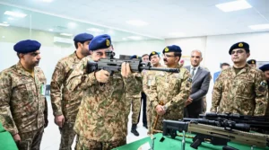 فیلڈ مارشل عاصم منیر کا پی او ایف واہ کا دورہ، دفاعی پیداوار اور برآمدی امکانات پر بریفنگ