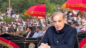 یوم آزادی پریڈ میں آئی جی اور چیف کمشنر اسلام آباد کی شاہی بگھی میں سواری