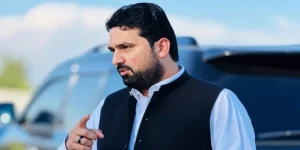 سہیل آفریدی حکومت کیخلاف توہین عدالت درخواست کے اعلان کے بعد میڈیا سے گفتگو کرتے ہوئے