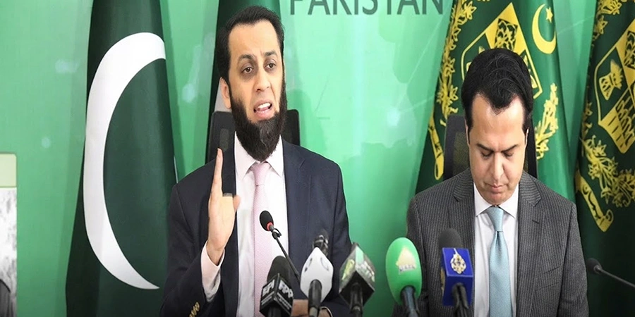 عطا تارڑ اور طلال چوہدری اسلام آباد میں پریس کانفرنس کرتے ہوئے