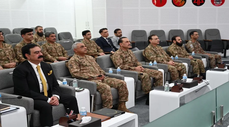 فیلڈ مارشل سید عاصم منیر کا کوئٹہ گیریژن کا دورہ اور افسران سے ملاقات
