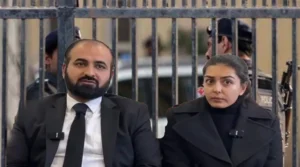سپریم کورٹ سے ضمانت کے چند گھنٹے بعد ایمان مزاری اور ہادی چٹھہ دوبارہ گرفتار