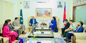 اسحاق ڈار کا نیپال سفارتخانے کا دورہ، سیلاب متاثرین سے اظہار یکجہتی