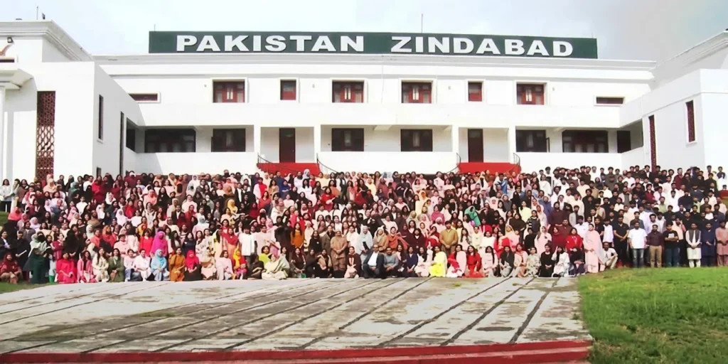 عالمی چیلنجز سے نمٹنے کیلئے اقوام متحدہ کو مزید مضبوط بنانا ہوگا: وزیراعظم 1 آئی ایس پی آر سمر انٹرن شپ پروگرام کے طلبہ کا پی ایم اے کاکول کا مطالعاتی دورہ
