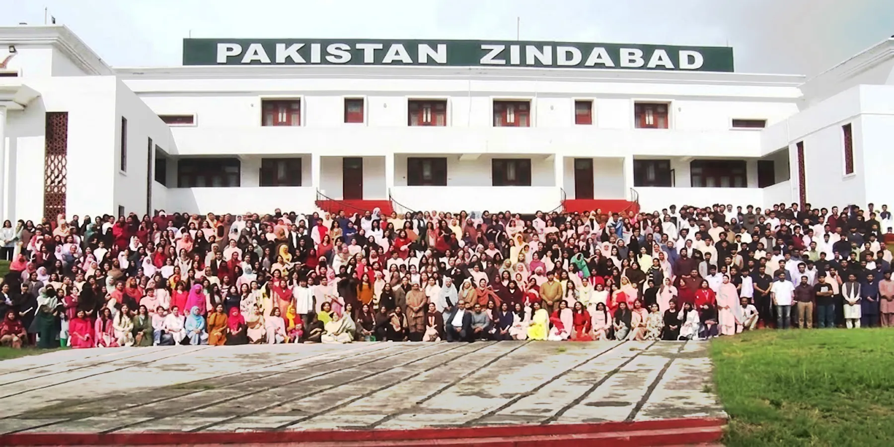 آئی ایس پی آر سمر انٹرن شپ پروگرام کے طلبہ کا پی ایم اے کاکول کا مطالعاتی دورہ