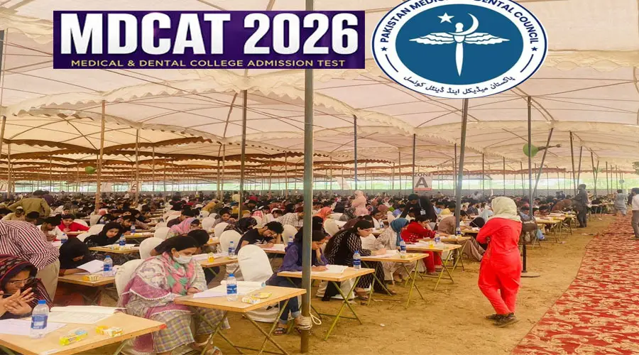 MDCAT 2026 میں امیدوار امتحان دیتے ہوئے