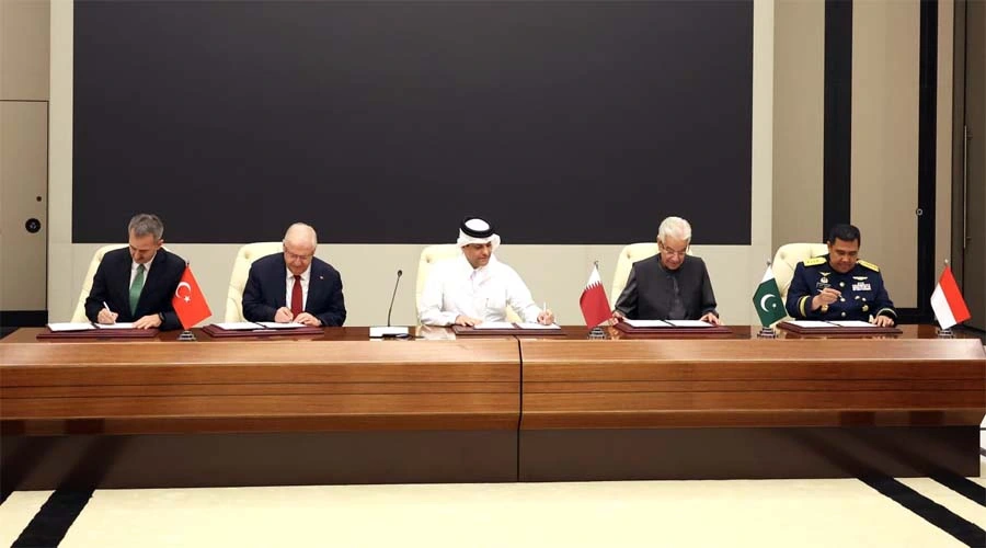 بدر مفاہمتی یادداشت پر دستخط کے موقع پر پاکستان، ترکیہ، قطر اور انڈونیشیا کے پرچم