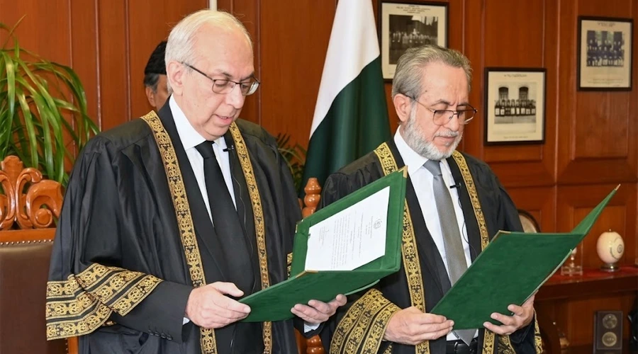 جسٹس منیب اختر کی قائم مقام چیف جسٹس آف پاکستان کے عہدے کی حلف برداری