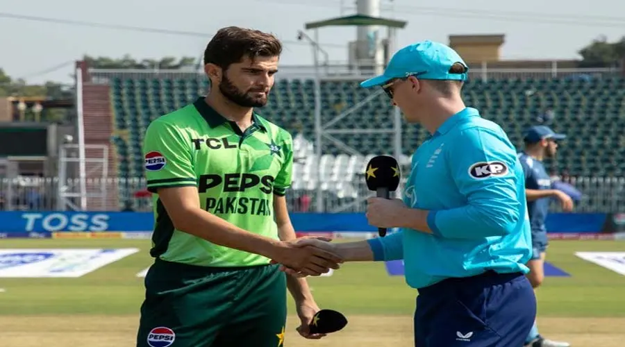 پاکستان بمقابلہ انگلینڈ ون ڈے میچ سے قبل راولپنڈی اسٹیڈیم میں ٹاس کا منظر