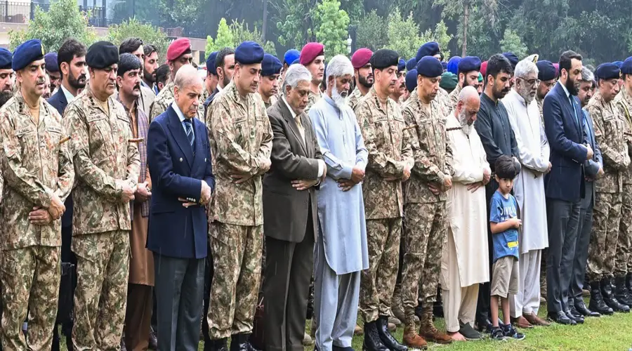 کوئٹہ طیارہ حادثے میں شہید پاک فوج کے افسران کی نماز جنازہ