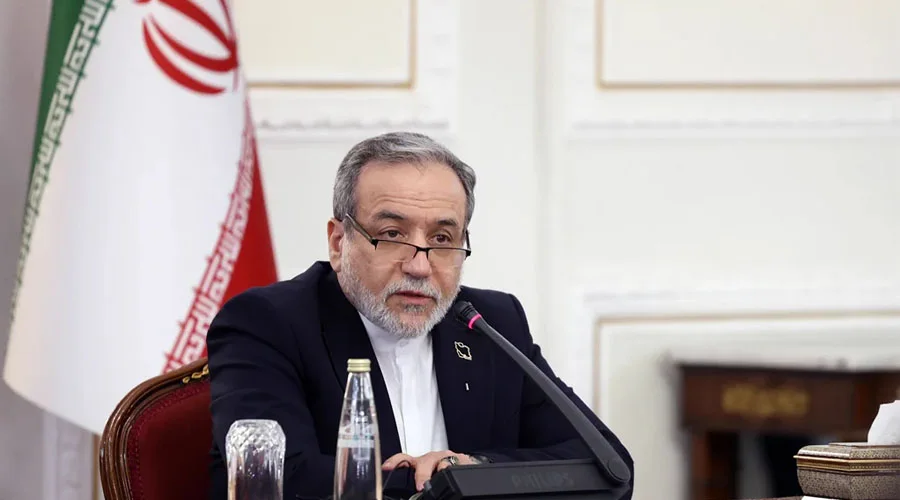 علاقائی سلامتی پر بیان دیتے ہوئے ایرانی وزیر خارجہ عباس عراقچی