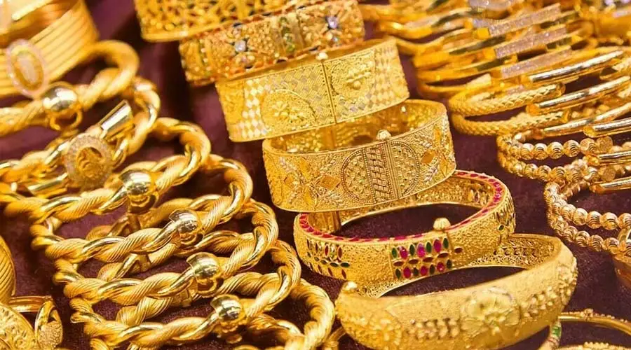 سونے کی قیمت میں اضافہ، سونے کے بسکٹ اور زیورات