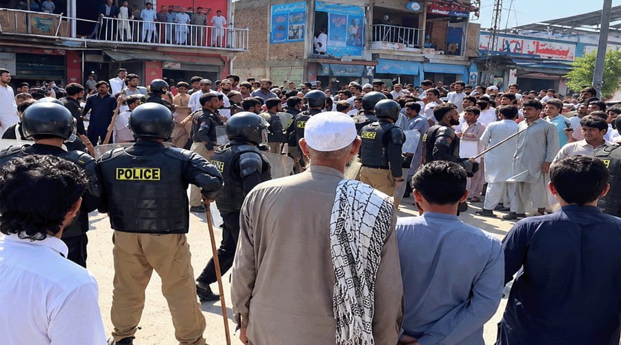 صوابی میں گورنر راج کے بعد پی ٹی آئی کے 169 کارکنوں کی گرفتاری